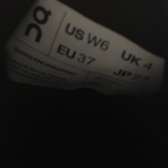 On cloud cloudrunner sneakers - Picture 5 of 5